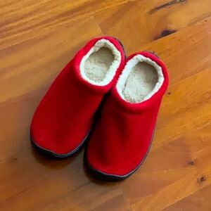 Kids Slippers Size 13 red fleece Sherpa lined rubber sole unbranded